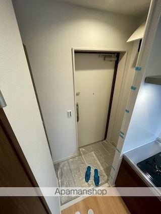 Ｒａｓｓｕｒｅｒ　Ｆ[1K/27.08m2]の玄関