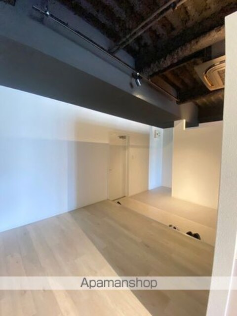 プラザ・パルビル[1R/76.02m2]の玄関