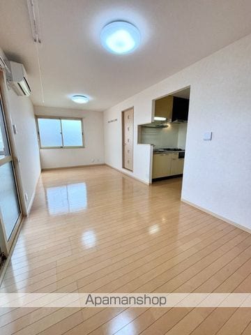 リビングタウン神原 B棟の内装写真