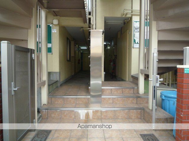新大阪サンマンションI号館の玄関写真