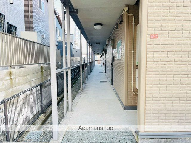 ウエストアヴェニューの玄関写真
