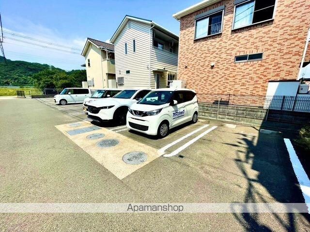 ヴェルデ・Ｋ　Ⅰ[2LDK/64.5m2]の駐車場1