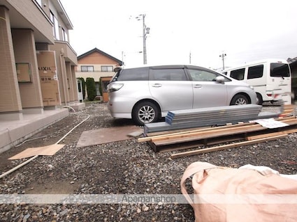 メゾン・杉山[2LDK/53.8m2]の駐車場