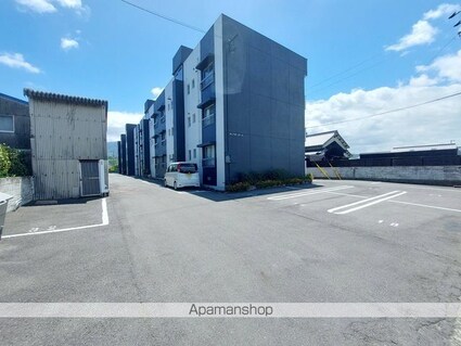 ブリューメ・ハイム壱番館[2LDK/47m2]の駐車場