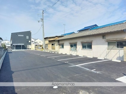 Ｏｎｅ　Ｓｔｅｐ東垣生[1LDK/31.3m2]の駐車場