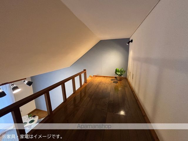 丘の上のアトリエの内装写真