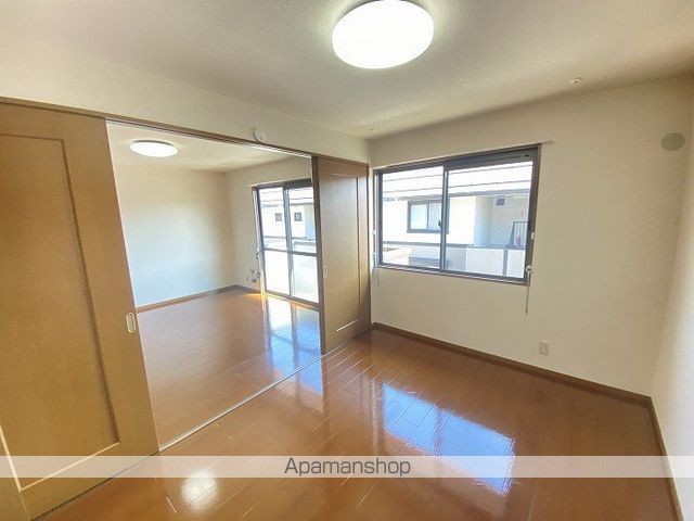 ロイヤルガーデン沢村 DEFの内装写真