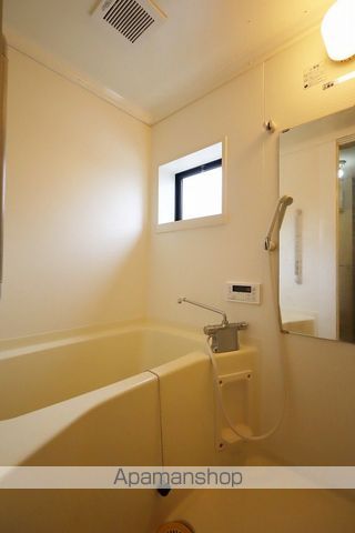 ファミール三軒屋 A棟の内装写真