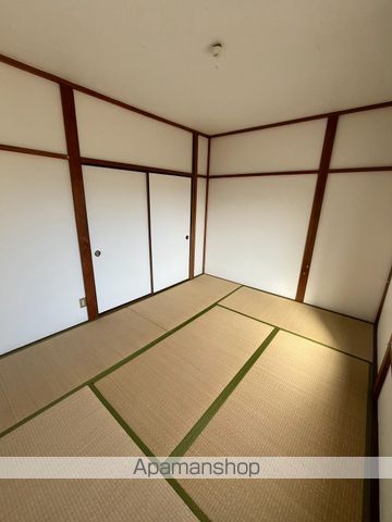 アクセス纒の内装写真