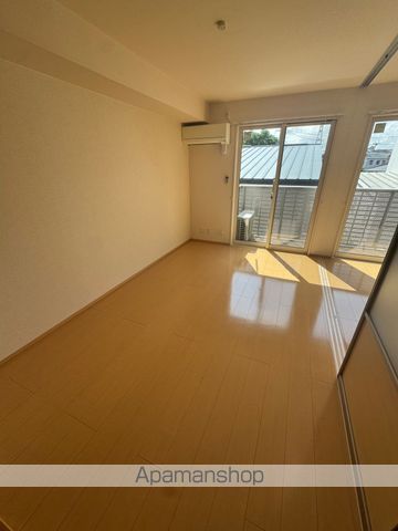 シャトル小松の内装写真