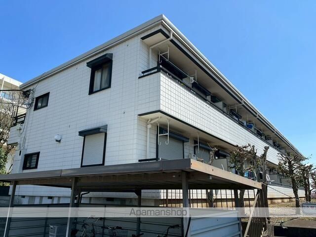 アゼリアガーデンA棟の外観写真