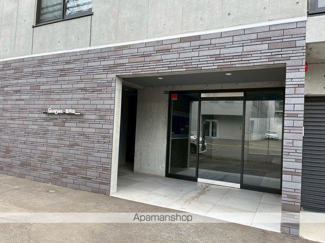 GRANDUKE北円山の玄関写真