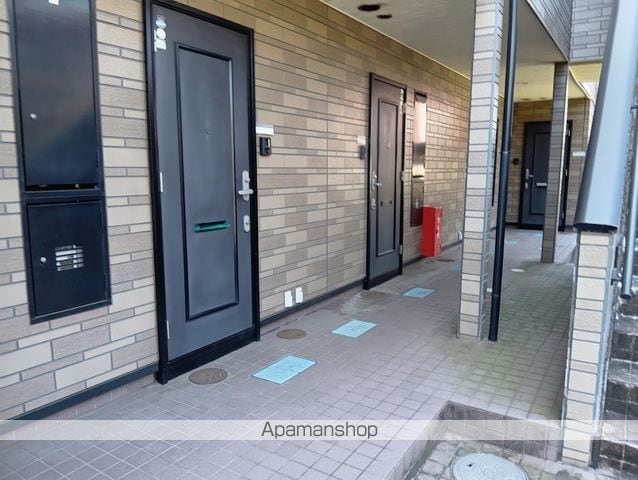 アヴァンセ富沢南伍番館の玄関写真