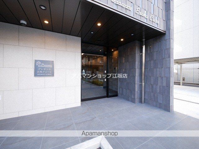 プレサンス江坂クォーレの玄関写真