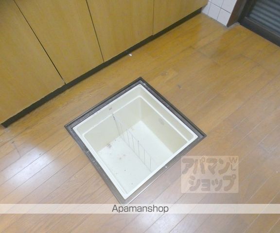 京阪電気鉄道鴨東線 神宮丸太町駅 徒歩8分 3階建 築42年の内装写真