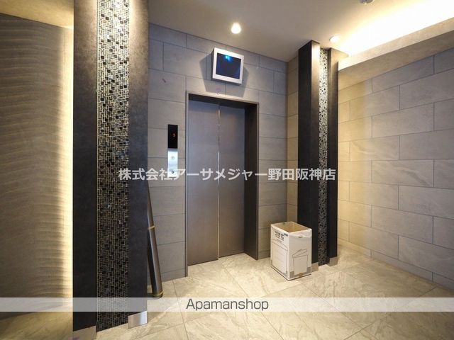 ミラージュパレス新梅田CIELOの玄関写真