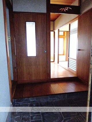 雑賀崎戸建て[4DK/74m2]の玄関