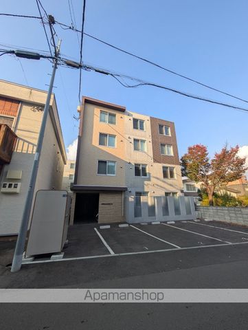 エアフォルク学園前の外観写真