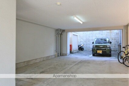 クレストコート[2DK/42.34m2]の駐車場