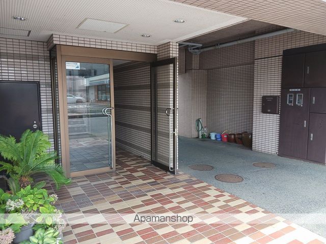 山八第3ビルの玄関写真