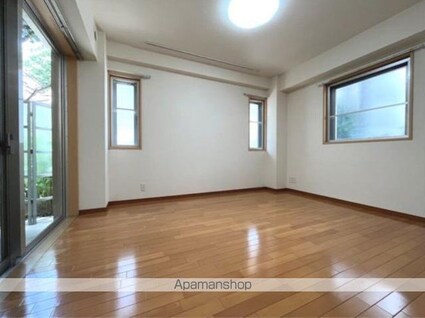 東京都目黒区東が丘２丁目[1K/25.2m2]のリビング・居間