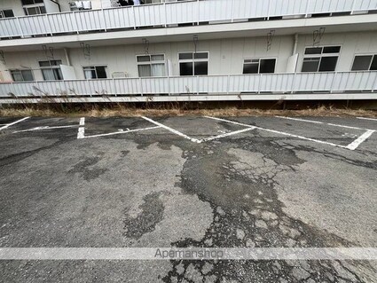 コーポ南方[1LDK/40m2]の駐車場
