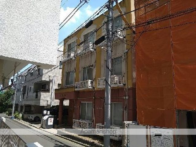 レオパレスユリパレス中野坂上の外観写真