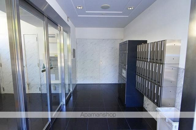 グランドポレストーネ大手町弐番館の玄関写真