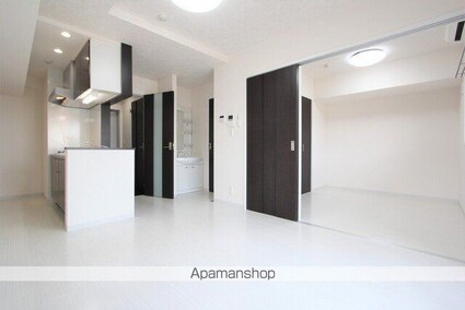 ＭＡＹＦＡＩＲ　ＨＯＮＭＡＣＨＩ　ＰＲＥＭＩＵＭ[1LDK/34.3m2]のリビング・居間