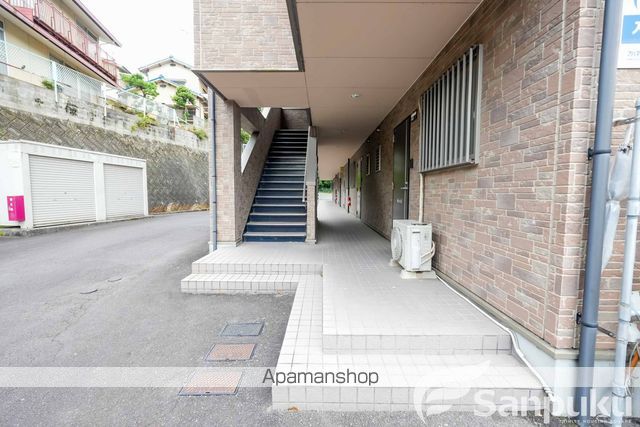 フォブール道後の玄関写真