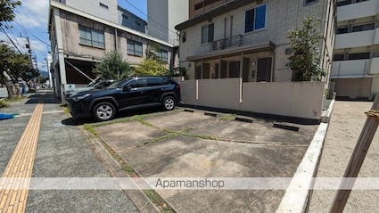 クレヴィア・ドゥ・八坂小町[1LDK/38m2]の駐車場