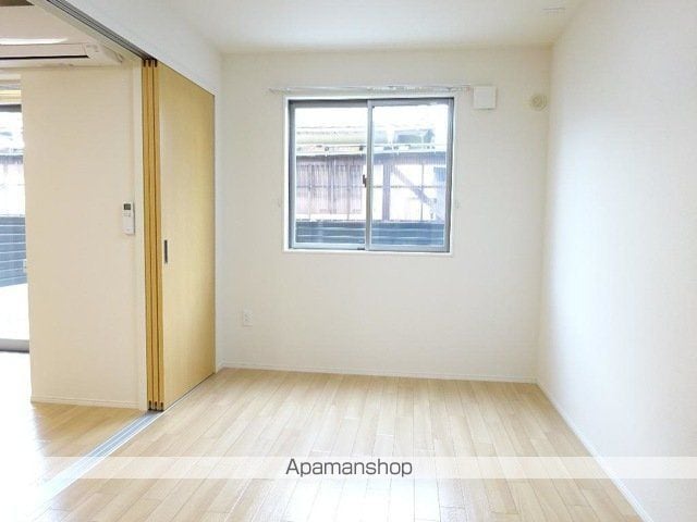 米子市 2階建 築8年の内装写真