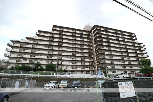 青葉丘マンションの外観写真