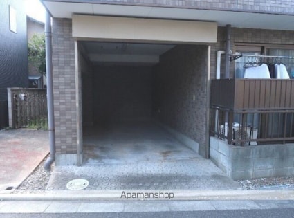 杉浦ビル[4LDK/102.04m2]の駐車場