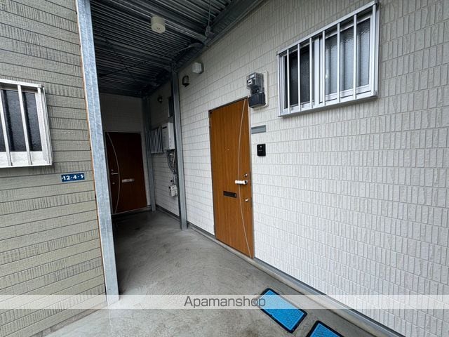 シャルールA棟の玄関写真
