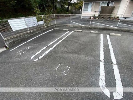 アヴァンス金光[1LDK/42.82m2]の駐車場