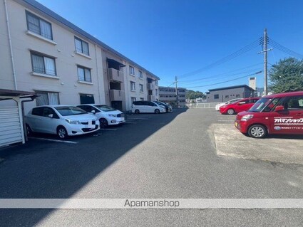 トリヴァンベール戸坂[2LDK/63.77m2]の駐車場