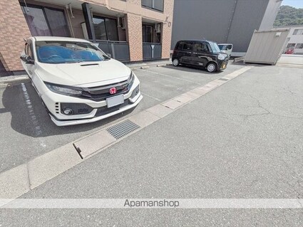 ヴィア　イン　シンタク[1K/29.75m2]の駐車場