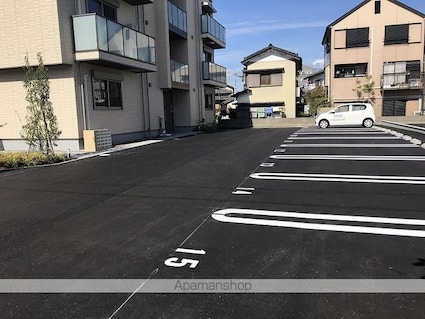 ベレオ　シャトノワール[2LDK/56.27m2]の駐車場