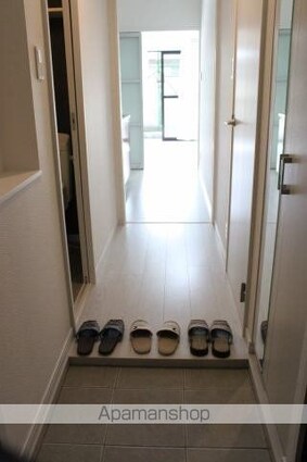 Ｃａｌｉｆｏｒｎｉａ　ＡＰＴ[1K/27.06m2]の玄関