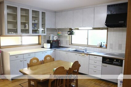 向島町６ＬＤＫ貸家[6LDK/177.21m2]の内装4