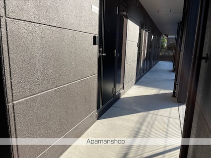 フェニックスⅡ[1K/27.44m2]のエントランス