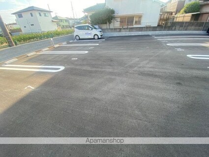 ＤーＲＯＯＭ　Ｗ・Ｈ（ディールームダブリューエイチ）[1LDK/44.53m2]の駐車場