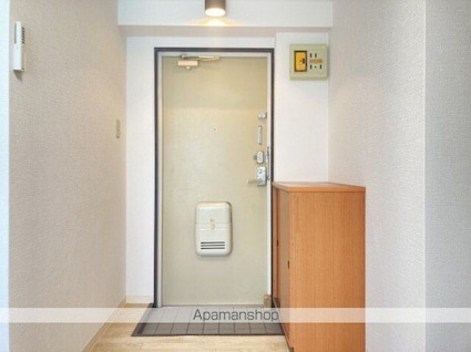 東京都世田谷区世田谷２丁目[1K/22.38m2]の玄関