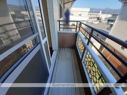 ファミール石芝ＡＢＣ[3LDK/77.76m2]のバルコニー