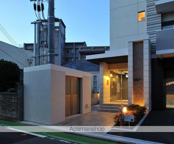 LEGEND大学通りの外観写真