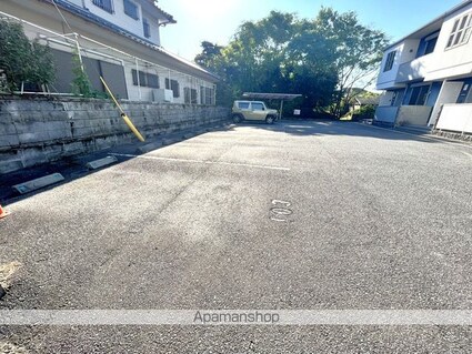 サンビレッジ松原[2LDK/65.66m2]の駐車場