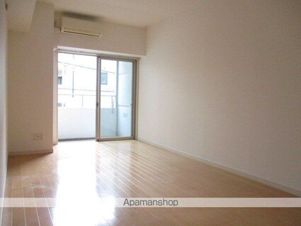 ＲＥＳＩＤＥＮＣＥ　ＳＡＴＳＵＭＡ[1K/32.96m2]のリビング・居間