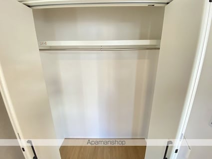 エミネンスコート　[1LDK/33.49m2]の収納