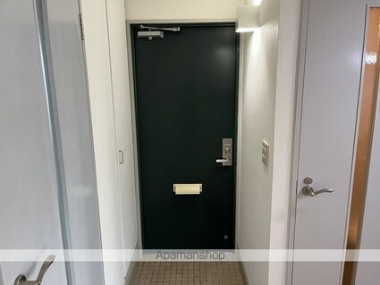 クリスタルコート[1R/27.3m2]の玄関